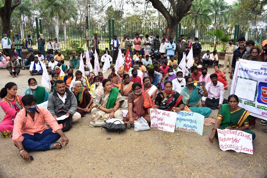 ಬಾಲಕಿ ಕೊಲೆ ಖಂಡಿಸಿ ವಿವಿಧ ಸಂಘಟನೆಗಳಿಂದ ಪ್ರತಿಭಟನೆ: ಆರೋಪಿಗೆ ಉಗ್ರ ಶಿಕ್ಷೆಗೆ ಆಗ್ರಹ