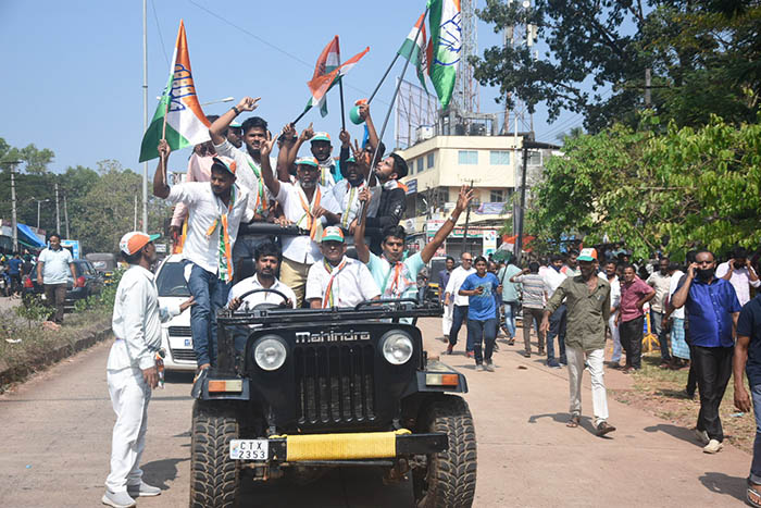 5,255 ಸೀಟುಗಳಲ್ಲಿ ಬಿಜೆಪಿ, 3,090 ಸೀಟುಗಳಲ್ಲಿ ಕಾಂಗ್ರೆಸ್ ಬೆಂಬಲಿತ ಅಭ್ಯರ್ಥಿಗಳು ಮುನ್ನಡೆ