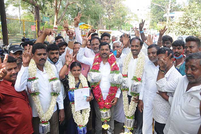 ಸೊಸೆ ವಿರುದ್ಧ ಅತ್ತೆ, ಅಣ್ಣನ ವಿರುದ್ಧ ತಮ್ಮನಿಗೆ ಜಯ: ಕೆಲವೆಡೆ ಲಾಟರಿ ಮೂಲಕ ಅಭ್ಯರ್ಥಿಗಳಿಗೆ ಗೆಲುವು