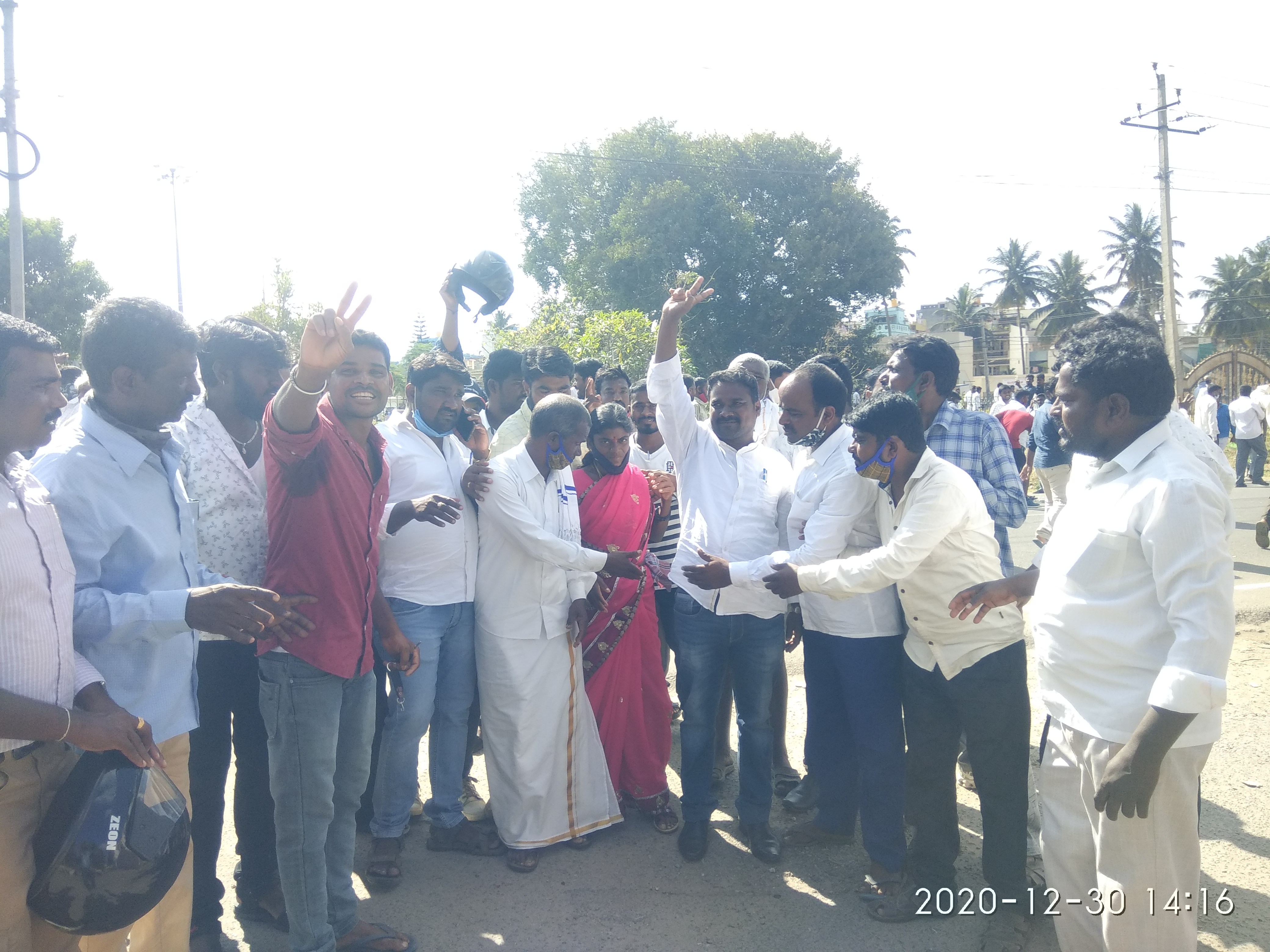 ಮೈಸೂರು: ರಾತ್ರಿಯಾದರೂ ಮುಂದುವರಿದ ಗ್ರಾ.ಪಂ. ಚುನಾವಣೆ ಮತ ಎಣಿಕೆ