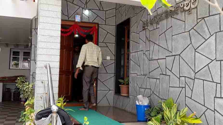 ಶಿವಮೊಗ್ಗ : ಮಹಿಳಾ ಮತ್ತು ಮಕ್ಕಳ ಅಭಿವೃದ್ಧಿ ಇಲಾಖೆ ಉಪ ನಿರ್ದೇಶಕನ ಮನೆ, ಕಚೇರಿಗೆ ಎಸಿಬಿ ದಾಳಿ