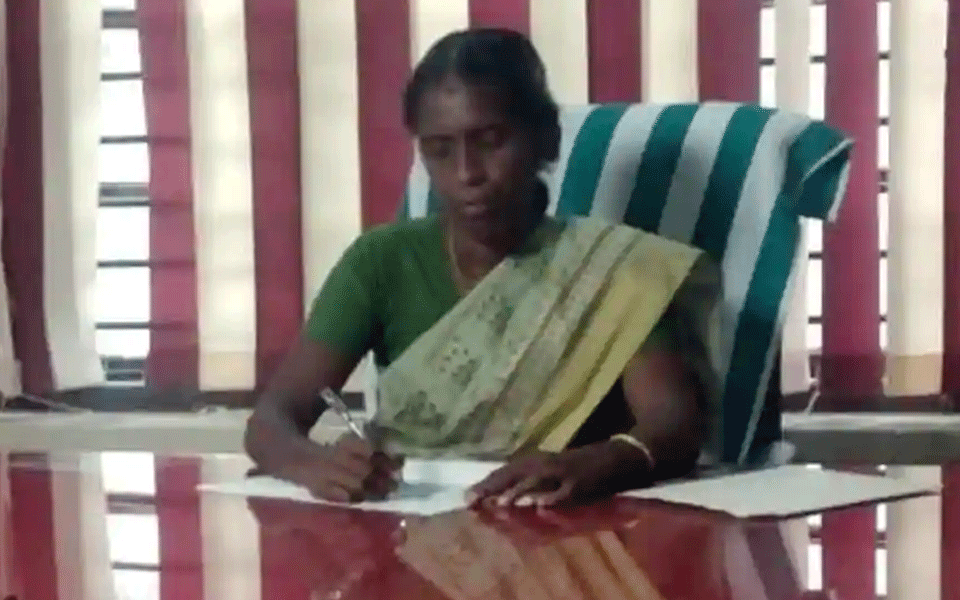 ತಾನು ಕಸ ಗುಡಿಸುತ್ತಿದ್ದ ಪಂಚಾಯತ್ ನ ಅಧ್ಯಕ್ಷೆಯಾದ ಮಹಿಳೆ