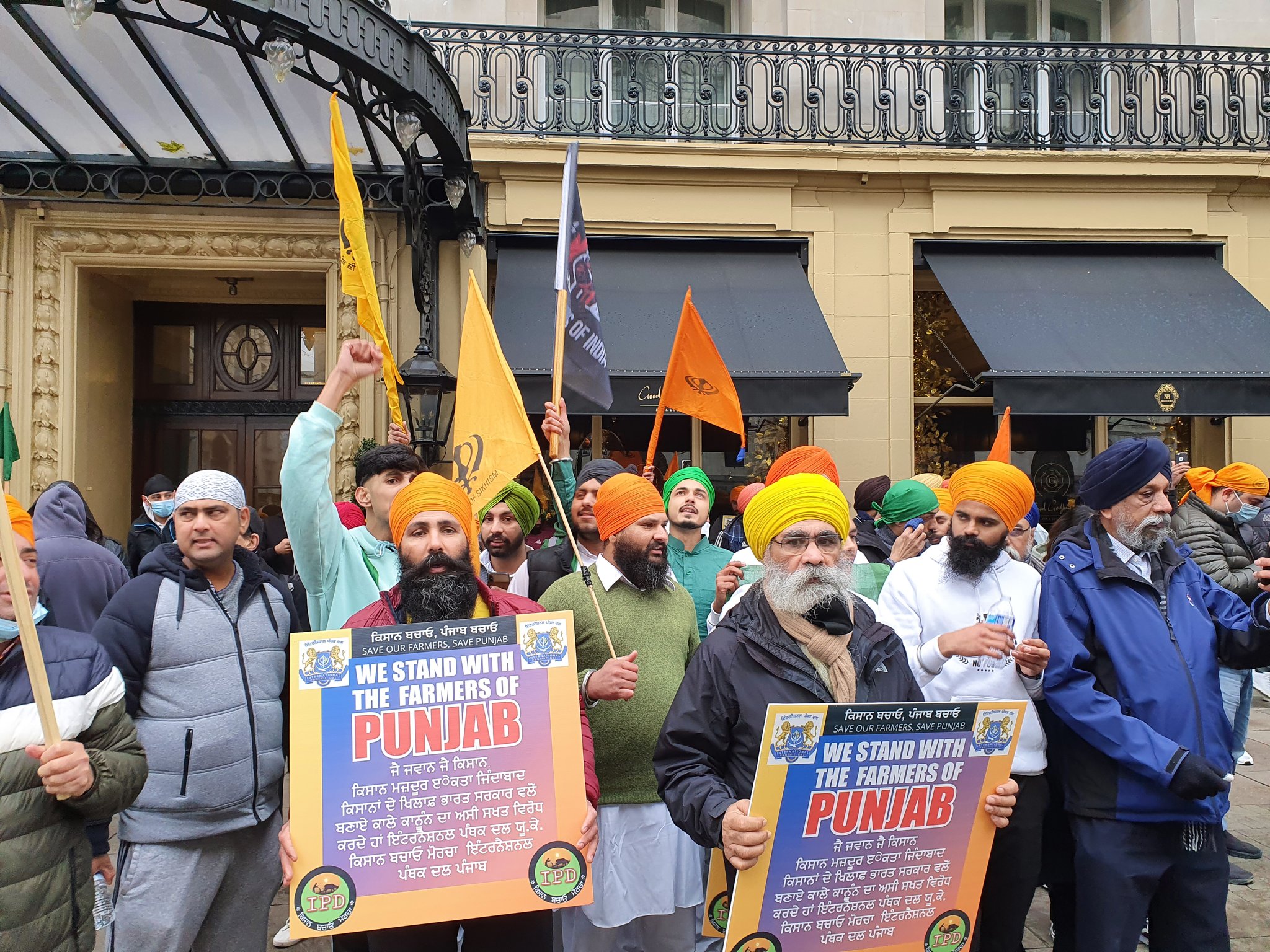 ಭಾರತೀಯ ರೈತರನ್ನು ಬೆಂಬಲಿಸಿ ಲಂಡನ್‍ನಲ್ಲಿ ಸಾವಿರಾರು ಮಂದಿಯಿಂದ ಪ್ರತಿಭಟನೆ; ಹಲವರ ಬಂಧನ