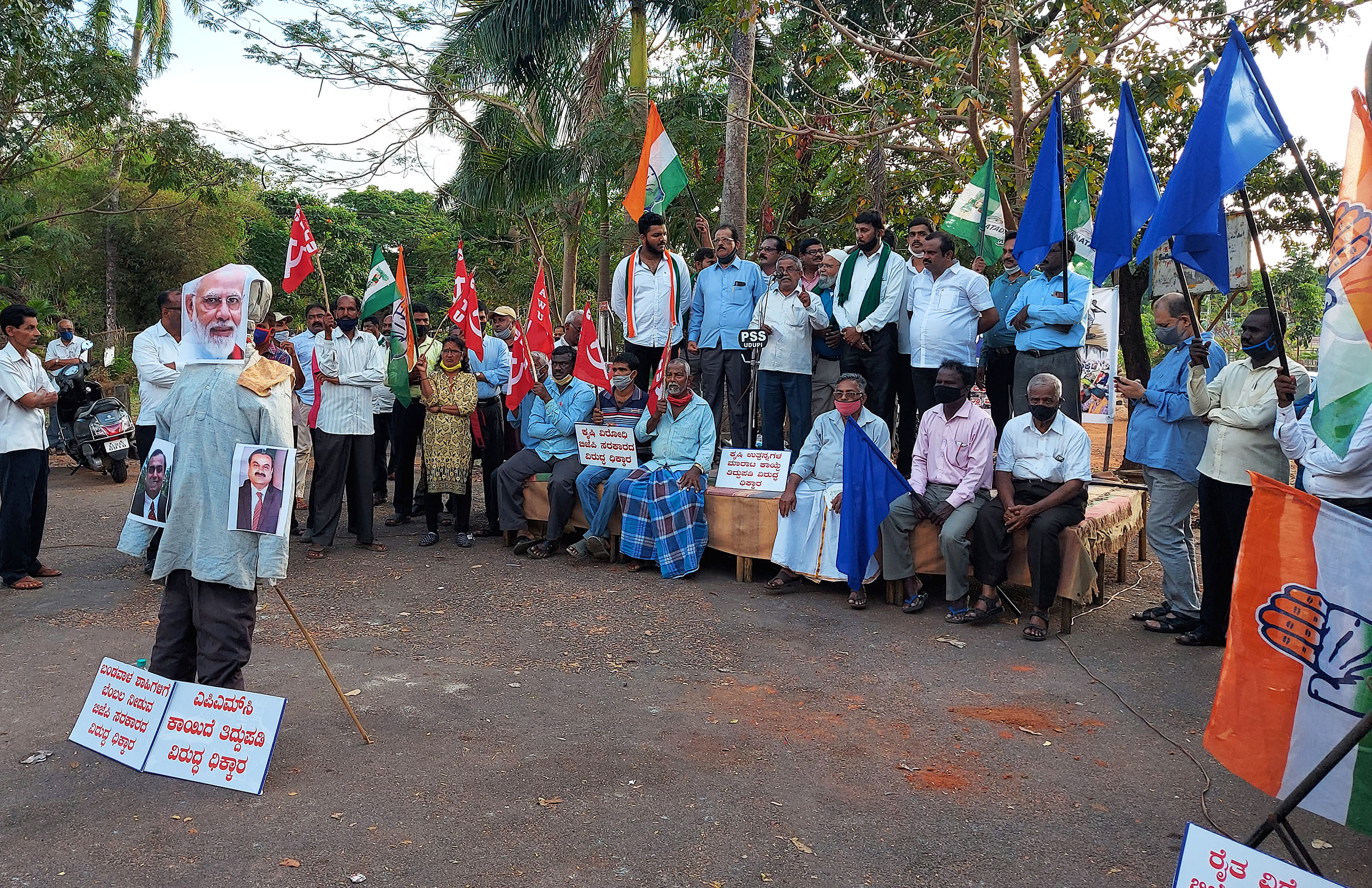 ಭಾರತ್ ಬಂದ್‌ಗೆ ಬೆಂಬಲವಾಗಿ ಪ್ರತಿಭಟನೆ: ಪ್ರತಿಕೃತಿ ದಹಿಸಿ ಆಕ್ರೋಶ