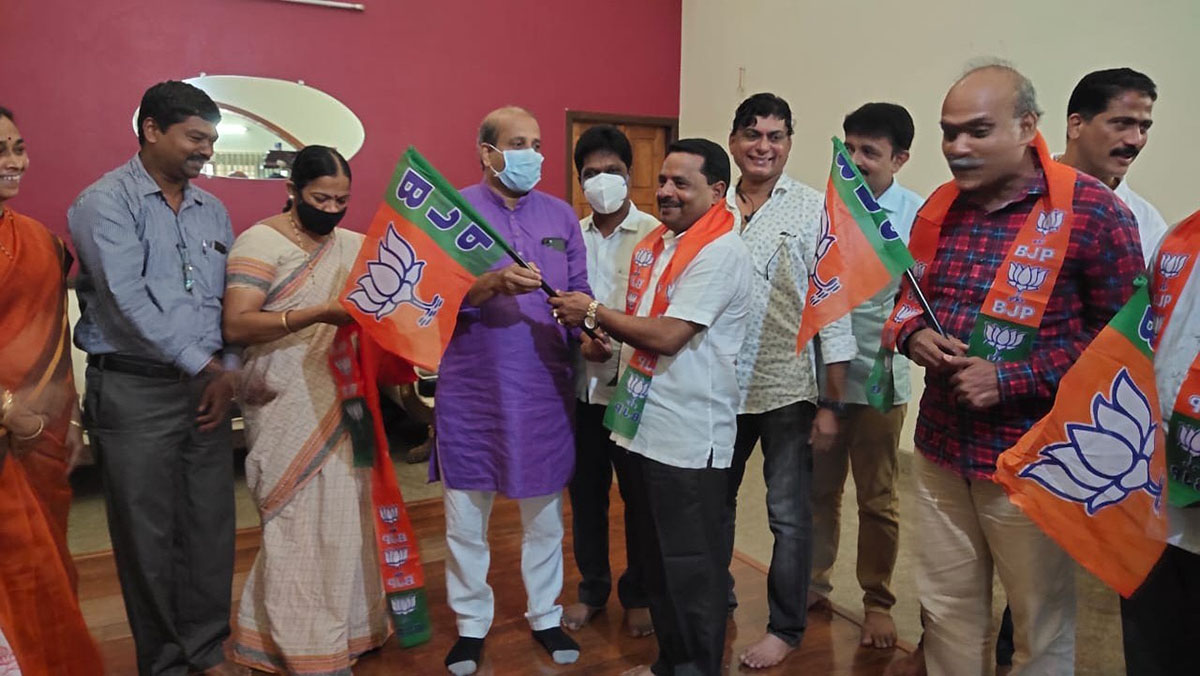 ಉಡುಪಿ: ಕಾಂಗ್ರೆಸ್ ಎಸ್‌ಸಿ ಘಟಕದ ಜಿಲ್ಲಾಧ್ಯಕ್ಷ ಸಹಿತ ಹಲವರು ಬಿಜೆಪಿ ಸೇರ್ಪಡೆ