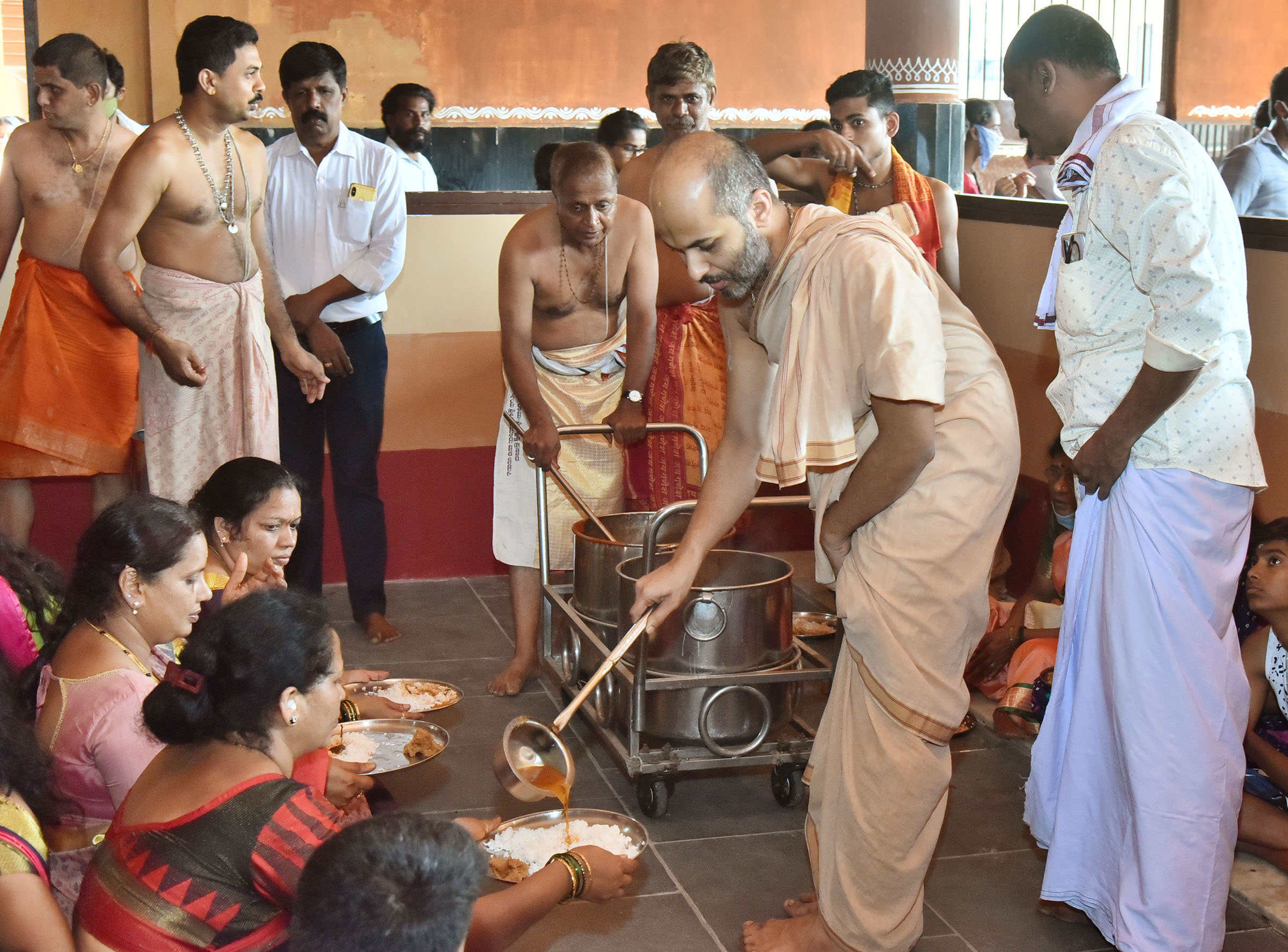 ಉಡುಪಿ ಶ್ರೀಕೃಷ್ಣಮಠದಲ್ಲಿ ಯಾತ್ರಾರ್ಥಿಗಳ ಭೋಜನಕ್ಕೆ ಚಾಲನೆ