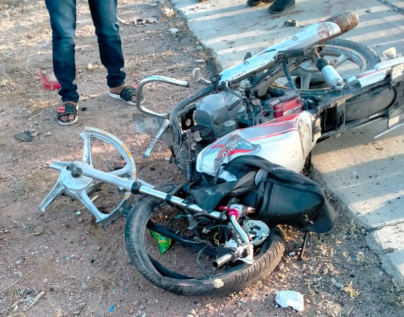 ರಸ್ತೆ ಅಪಘಾತ : ಯುವತಿ ಸೇರಿ ಮೂವರು ಸ್ಥಳದಲ್ಲೇ ಮೃತ್ಯು