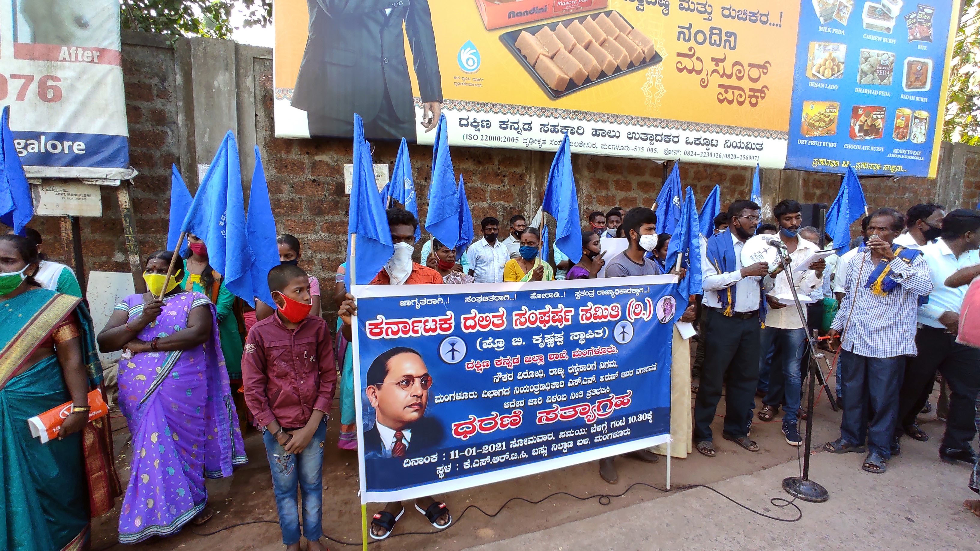 ಮಂಗಳೂರು: ಕೆಎಸ್‌ಆರ್‌ಟಿಸಿ ಅಧಿಕಾರಿ ವರ್ಗಾವಣೆಗೆ ಒತ್ತಾಯಿಸಿ ಪ್ರತಿಭಟನೆ