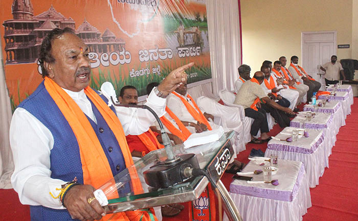 ಕಾಂಗ್ರೆಸ್ ಗ್ರಾಮ ಪಂಚಾಯತ್‍ಗಳಿಗೆ, ಸದಸ್ಯರಿಗೆ ಮೌಲ್ಯವೇ ಇಲ್ಲದಂತೆ ಮಾಡಿತ್ತು: ಸಚಿವ ಈಶ್ವರಪ್ಪ