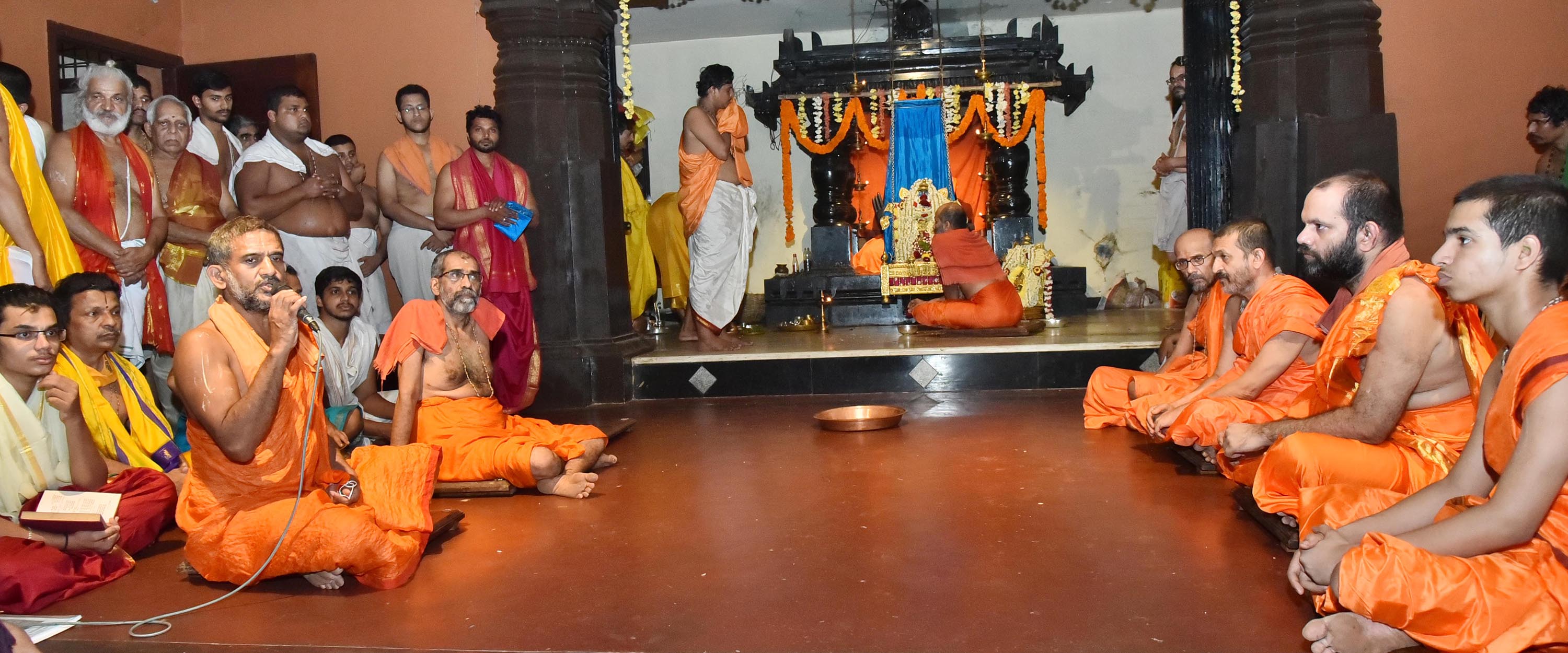 ಅಷ್ಟಮಠಾಧೀಶರಿಂದ ರಾಮಮಂದಿರಕ್ಕೆ ನಿಧಿ ಅರ್ಪಣೆ