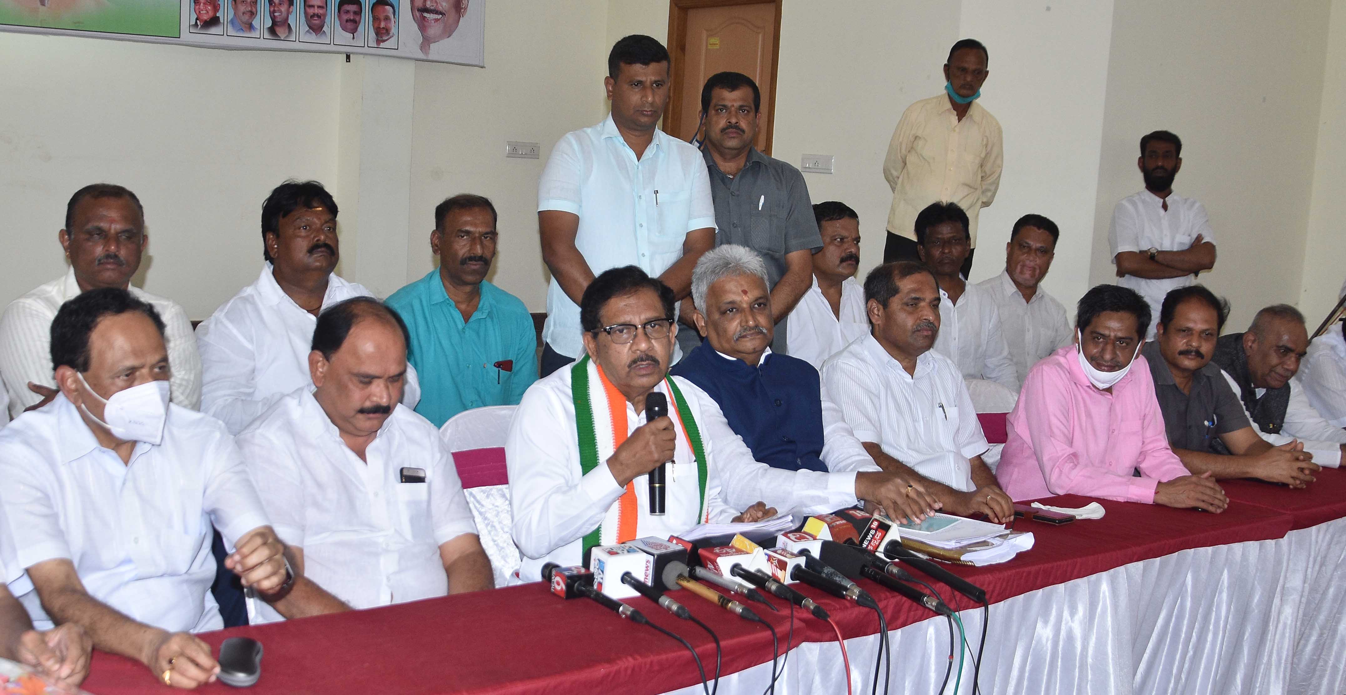 ಗೋಹತ್ಯೆ ನಿಷೇಧಕ್ಕೂ ಮುನ್ನ ರಫ್ತು ನಿಲ್ಲಿಸಲಿ: ರಾಜ್ಯ ಸರ್ಕಾರಕ್ಕೆ ಸವಾಲು ಹಾಕಿದ ಡಾ.ಜಿ. ಪರಮೇಶ್ವರ್