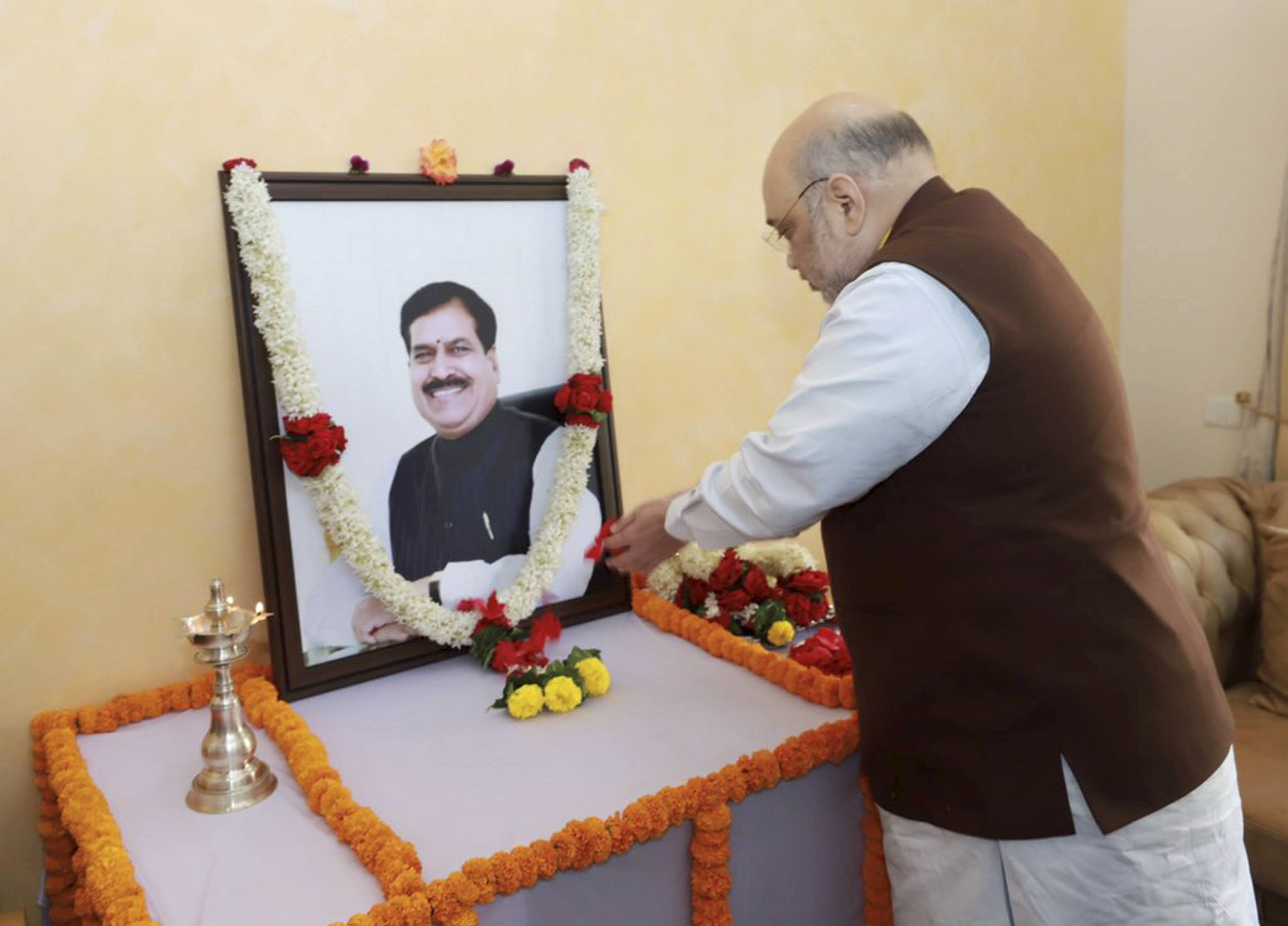 ಸುರೇಶ್ ಅಂಗಡಿ ನಿವಾಸಕ್ಕೆ ಅಮಿತ್ ಶಾ ಭೇಟಿ