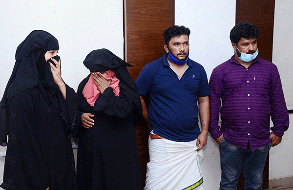 ಹನಿಟ್ರ್ಯಾಪ್ ಬೇಧಿಸಿದ ಸುರತ್ಕಲ್ ಪೊಲೀಸರು: ನಾಲ್ವರು ಆರೋಪಿಗಳ ಬಂಧನ