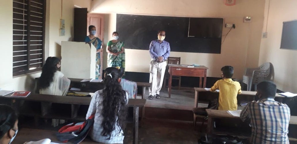 ಉಡುಪಿ ಜಿಲ್ಲೆಯಲ್ಲಿ ಶಾಲಾ ಪುನಾರಂಭದ ಎರಡನೆ ದಿನ; ಪಿಯುಸಿ ಶೇ.58.49, ಎಸೆಸೆಲ್ಸಿ ಶೇ.71.40 ವಿದ್ಯಾರ್ಥಿಗಳು ಹಾಜರು