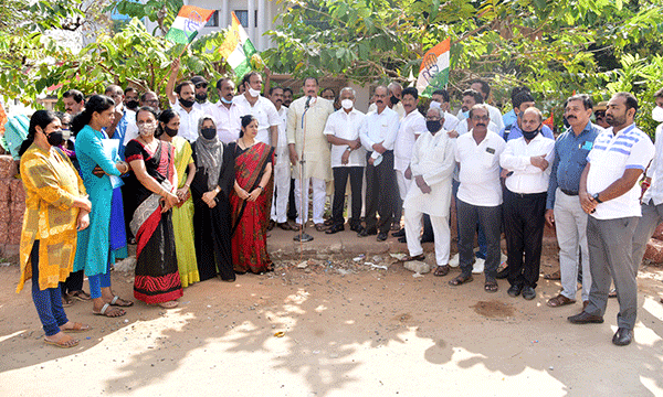 ಮಂಗಳೂರು: ಕೇಂದ್ರ ಸರಕಾರದ ವಿರುದ್ಧ ಕಾಂಗ್ರೆಸ್ ಪ್ರತಿಭಟನೆ