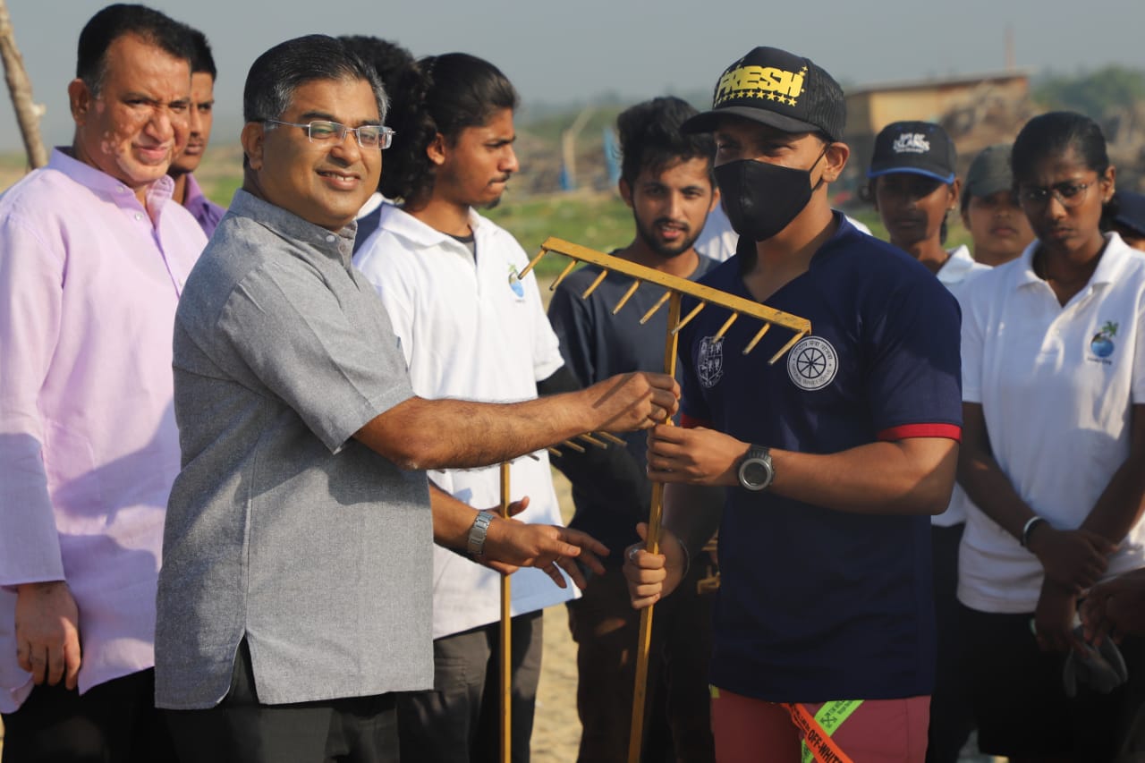 ರೇಡಿಯೊ ಸಾರಂಗ್, ಎನ್.ಎಸ್.ಎಸ್. ವಿದ್ಯಾರ್ಥಿಗಳಿಂದ ಬೆಂಗ್ರೆ ಬೀಚ್ ಸ್ವಚ್ಛತೆ