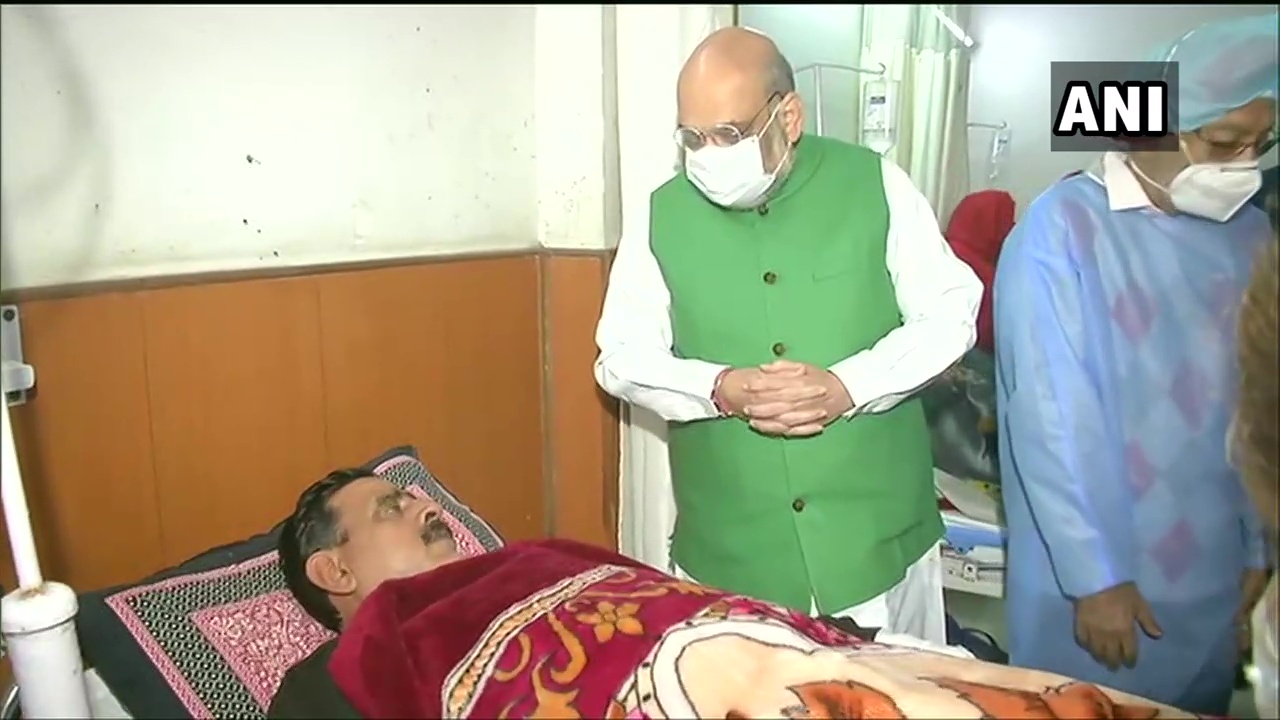 ರೈತರ ಟ್ರ್ಯಾಕ್ಟರ್‌ ರ‍್ಯಾಲಿಯ ವೇಳೆ ಗಾಯಗೊಂಡ ಪೊಲೀಸರನ್ನು ಭೇಟಿಯಾದ ಗೃಹಸಚಿವ ಅಮಿತ್‌ ಶಾ