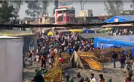 ರೈತರ ಪ್ರತಿಭಟನಾ ಸ್ಥಳಕ್ಕೆ ನುಗ್ಗಿದ ಗುಂಪು: ಕಲ್ಲೆಸೆತ, ಟೆಂಟ್‌ ಗಳ ಧ್ವಂಸ