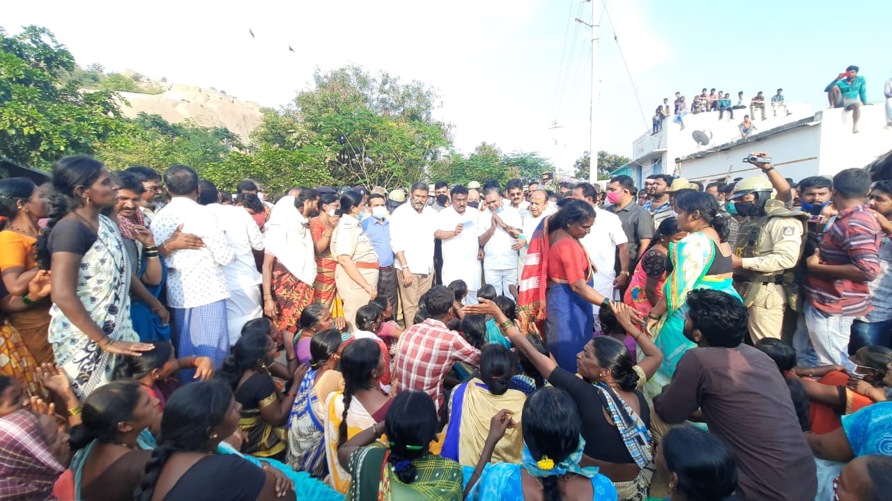 ಚಿರತೆ ದಾಳಿಯಿಂದ ಯುವಕ ಮೃತ್ಯು: ಗ್ರಾಮಸ್ಥರಿಂದ ಪ್ರತಿಭಟನೆ