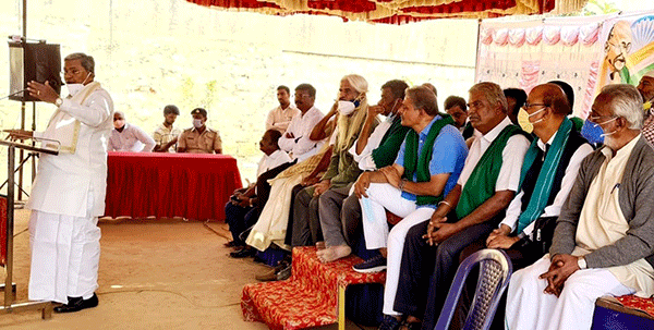 ಗಾಂಧಿಯನ್ನು ಹತ್ಯೆಗೈದ ಕೊಲೆಗಡುಕನನ್ನು ಆರಾಧಿಸುವ ದೇಶದ್ರೋಹಿಗಳು ಹೆಚ್ಚಾಗುತ್ತಿದ್ದಾರೆ: ಸಿದ್ದರಾಮಯ್ಯ