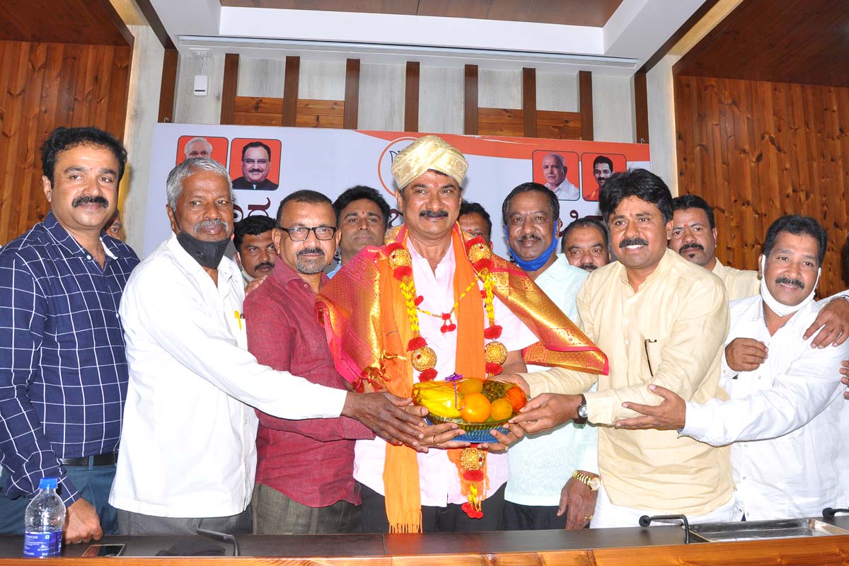 ಕಾಂಗ್ರೆಸ್, ಜೆಡಿಎಸ್‍ನಲ್ಲಿ ಜೇಬು ತುಂಬಿದ್ದವರಿಗೆ ಮಾತ್ರ ಅಧಿಕಾರ: ಉಪ ಸಭಾಪತಿ ಎಂ.ಕೆ.ಪ್ರಾಣೇಶ್