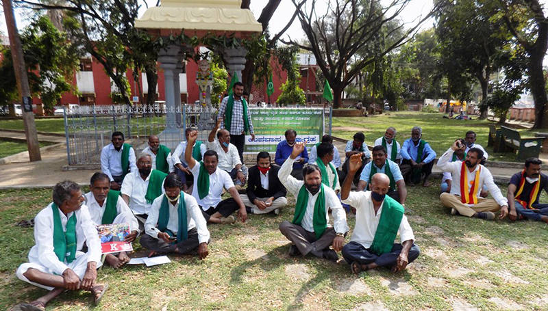 ಚಿಕ್ಕಮಗಳೂರು: ಕೃಷಿ ಮಸೂದೆ ಹಿಂಪಡೆಯಲು ಆಗ್ರಹಿಸಿ ರೈತರಿಂದ ಉಪವಾಸ ಸತ್ಯಾಗ್ರಹ