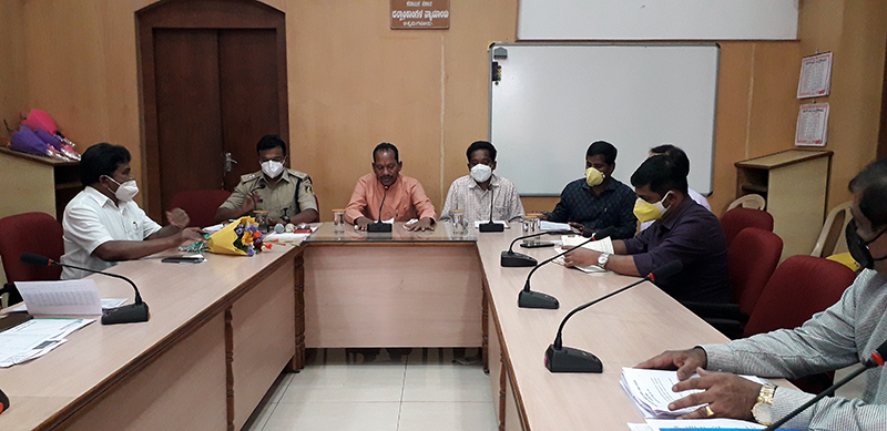 ಗೋ ಶಾಲೆಗಳ ತೆರೆಯಲು ಪ್ರತೀ ತಾಲೂಕಿನಲ್ಲಿ ಗೋಮಾಳ ಜಾಗ ಗುರುತಿಸಿ: ಸಚಿವ ಪ್ರಭು ಚೌಹಾಣ್ ಸೂಚನೆ