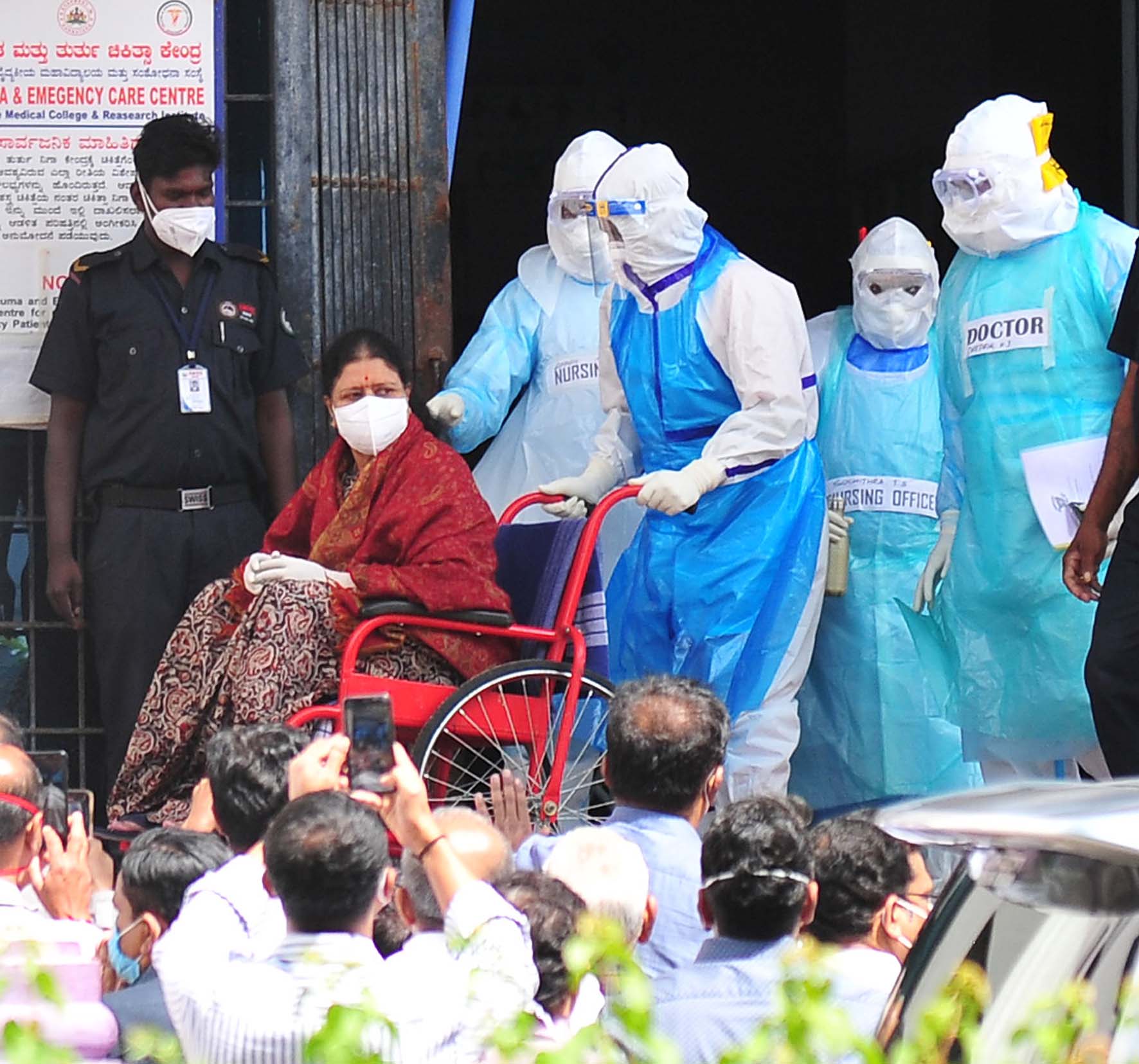 ಎಐಎಡಿಎಂಕೆ ನಾಯಕಿ ಶಶಿಕಲಾ ಆಸ್ಪತ್ರೆಯಿಂದ ಬಿಡುಗಡೆ