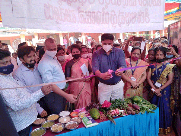 ಕೊಂಬಾರಿನಲ್ಲಿ ಪತ್ರಕರ್ತರ ಗ್ರಾಮ ವಾಸ್ತವ್ಯ: ಆರೋಗ್ಯ ಶಿಬಿರ, ರಕ್ತದಾನ ಶಿಬಿರ ಉದ್ಘಾಟನೆ