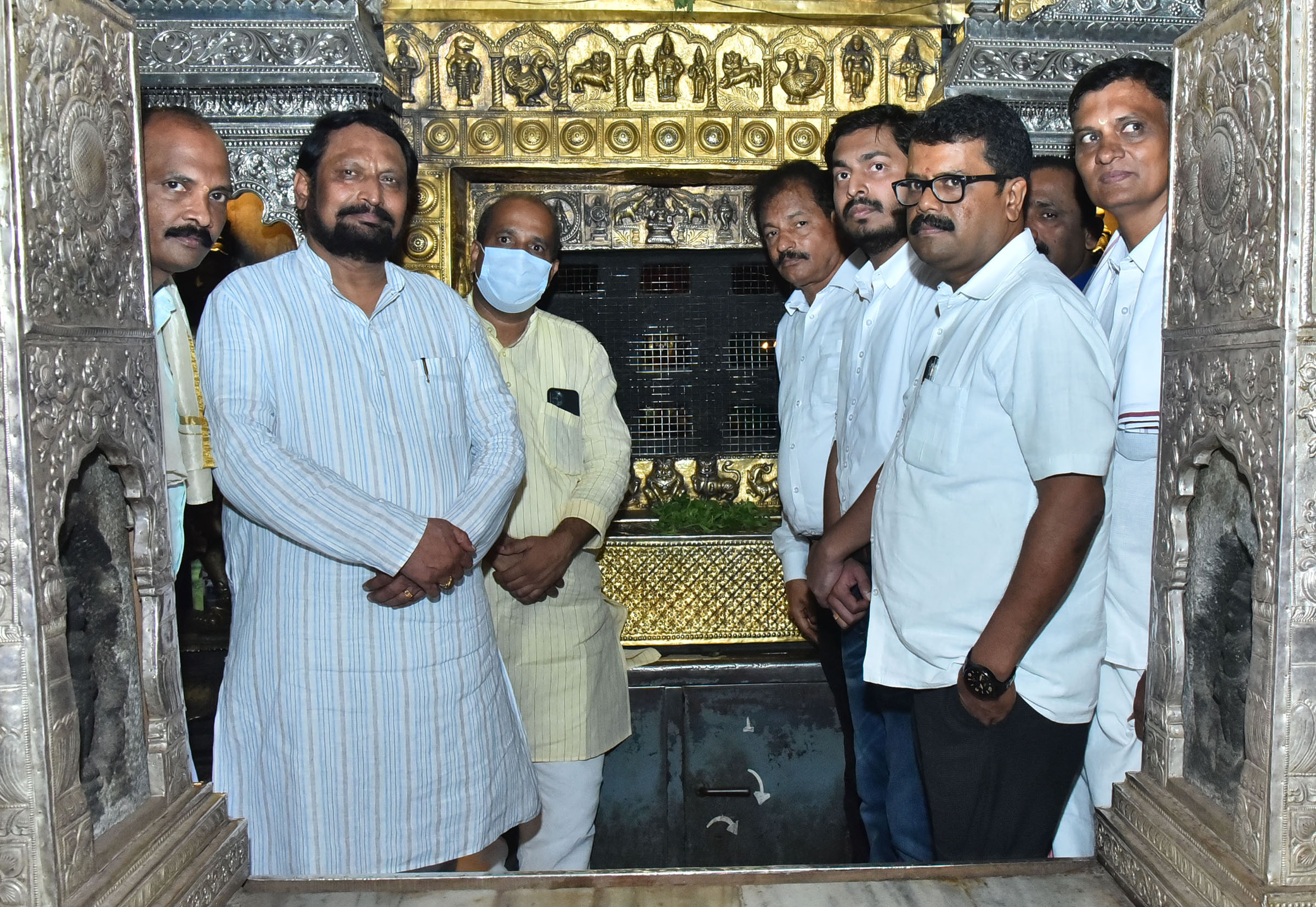 ಉಡುಪಿ ಕೃಷ್ಣ ಮಠಕ್ಕೆ ಲಕ್ಷ್ಮಣ್ ಸವದಿ ಭೇಟಿ