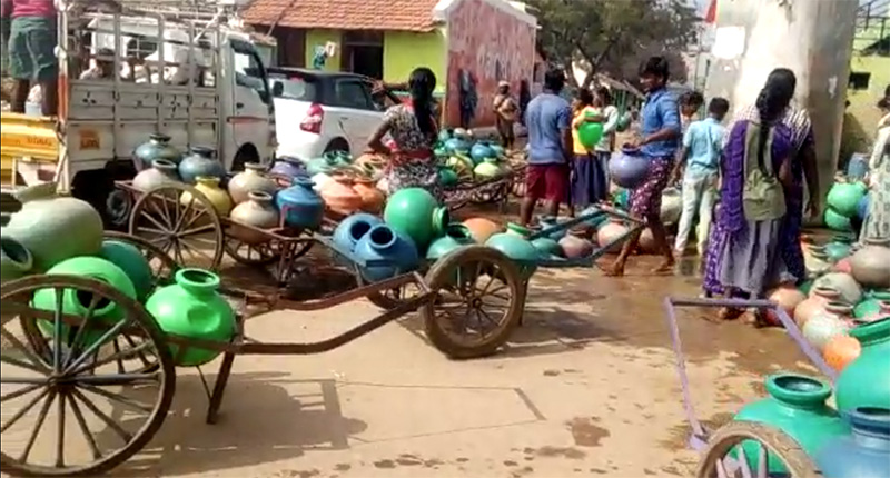ವಿರುಪಾಪುರದಲ್ಲಿ ನೀರಿಗಾಗಿ ಹಾಹಾಕಾರ; ಗ್ರಾಮಸ್ಥರ ಆಕ್ರೋಶ