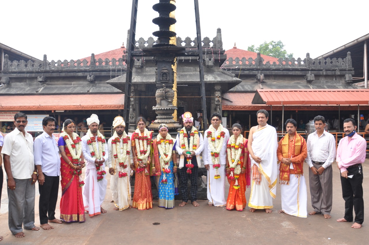 ಕೊಲ್ಲೂರು ದೇವಸ್ಥಾನದಲ್ಲಿ 4 ಜೋಡಿಯಿಂದ ‘ಸಪ್ತಪದಿ’