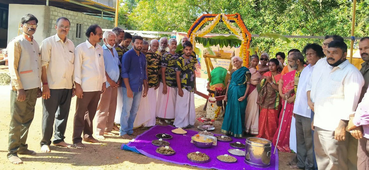 ಗೌರಿ ಹಸುವಿಗೆ ಸೀಮಂತದ ಸಂಭ್ರಮ