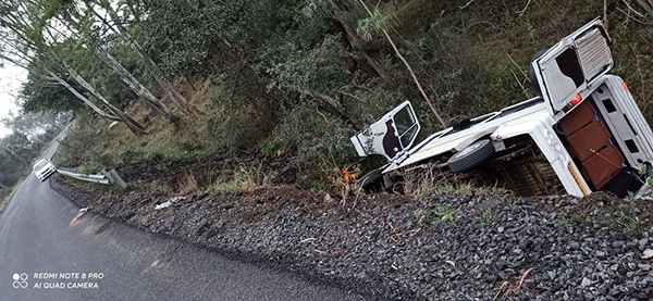 ಚಾಮರಾಜನಗರ: ರಸ್ತೆ ಅಪಘಾತಕ್ಕೆ ಮೂವರು ಬಲಿ, 14 ಮಂದಿಗೆ ಗಾಯ