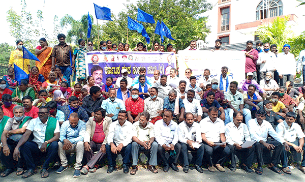 ಉತ್ತರ ಪ್ರದೇಶ ದೇವಳದಲ್ಲಿ ಮಹಿಳೆಯ ಸಾಮೂಹಿಕ ಅತ್ಯಾಚಾರ-ಹತ್ಯೆ ಖಂಡಿಸಿ ಶಿವಮೊಗ್ಗದಲ್ಲಿ ಪ್ರತಿಭಟನೆ