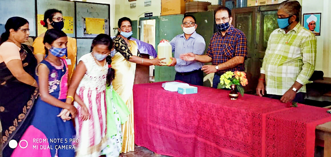 ಉಡುಪಿ: ಹಾಜಿ ಅಬ್ದುಲ್ಲಾ ಮೆಮೋರಿಯಲ್ ಚಾರಿಟೇಬಲ್ ಟ್ರಸ್ಟ್ ವತಿಯಿಂದ ಆರೋಗ್ಯ ಕಿಟ್ ವಿತರಣೆ