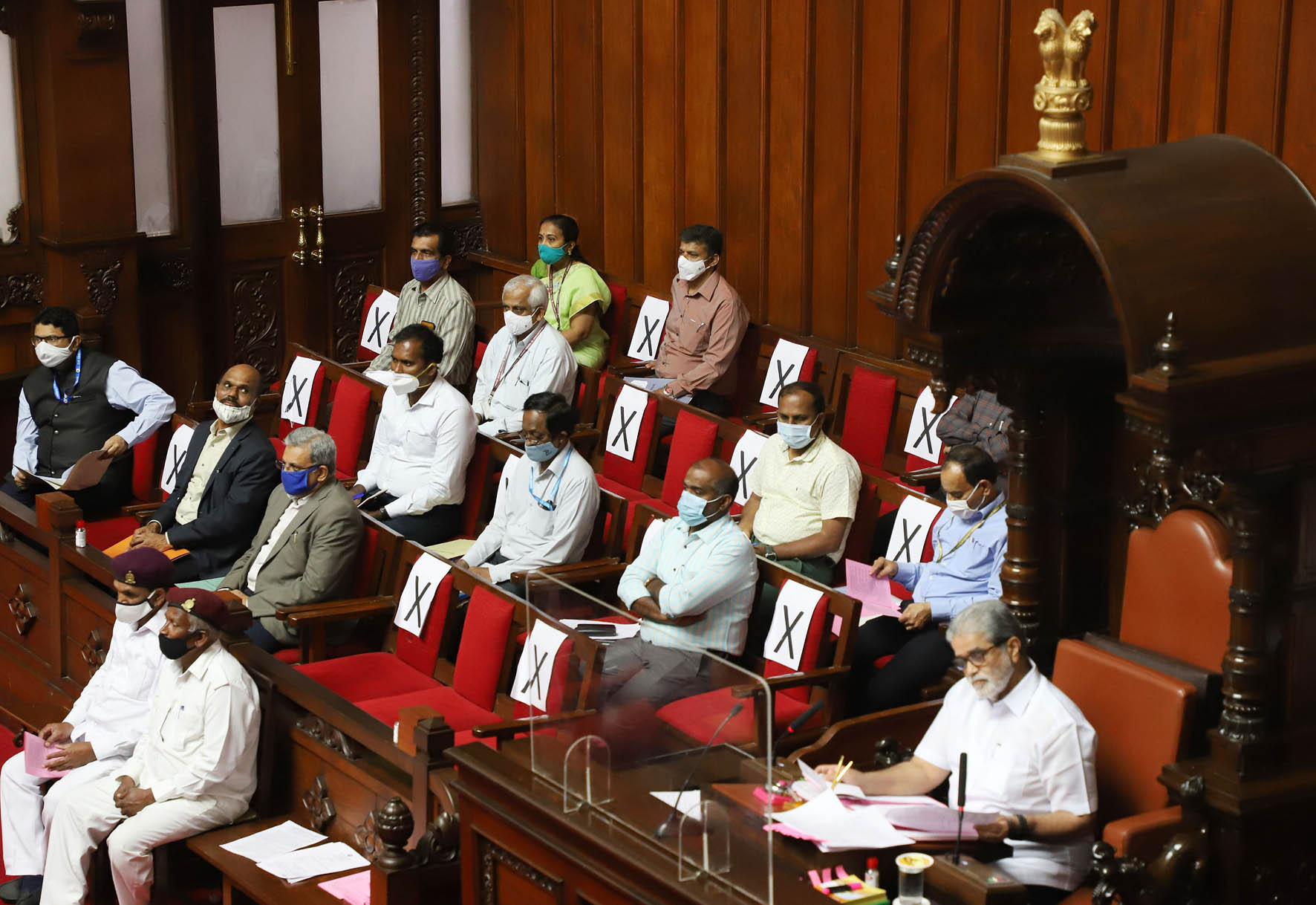 ಪರಿಷತ್‍ನಲ್ಲಿ ‘ನೀಲಿಚಿತ್ರ’ ವೀಕ್ಷಣೆ ಆರೋಪ: ನೀತಿ ನಿರೂಪಣಾ ಸಮಿತಿಗೆ ವಹಿಸಲು ಸಭಾಪತಿ ತೀರ್ಮಾನ