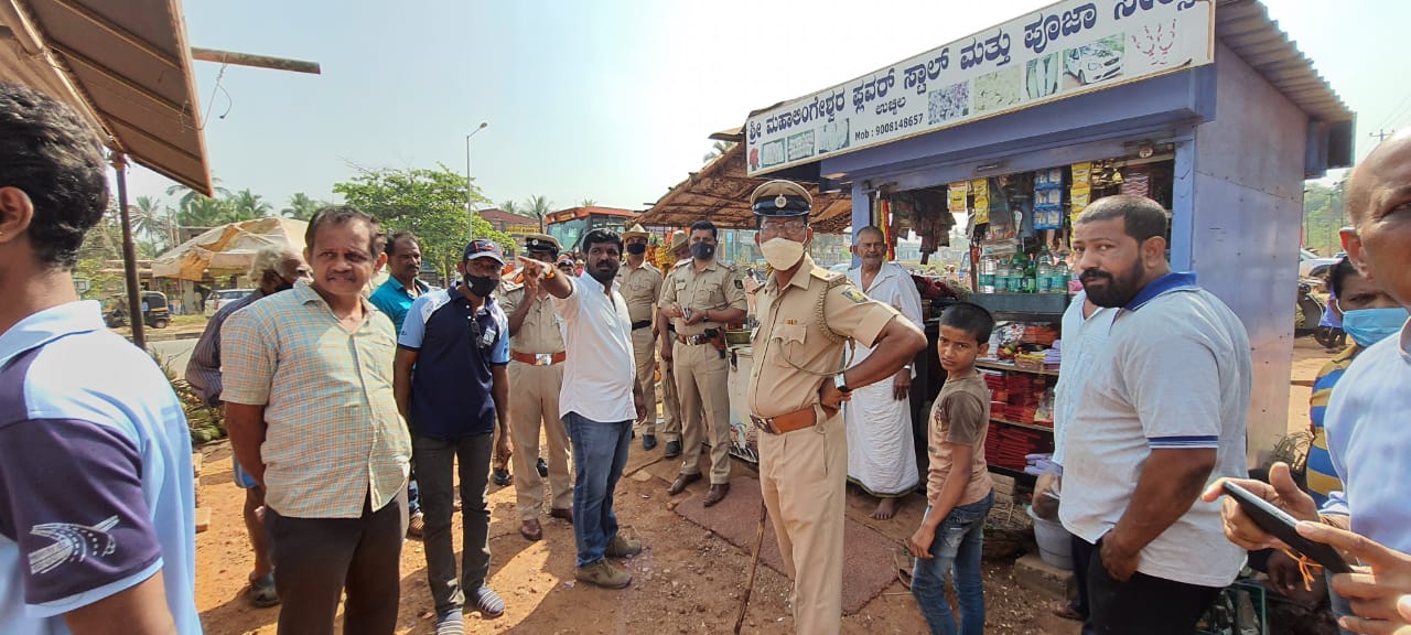 ಉಚ್ಚಿಲ : ಹೆದ್ದಾರಿ ಬದಿಯ ಅಕ್ರಮ ಅಂಗಡಿಗಳ ತೆರವು ಕಾರ್ಯಾಚರಣೆ