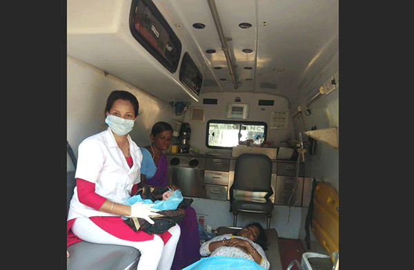 ಕಡಬ: ಆ್ಯಂಬುಲೆನ್ಸ್ ನಲ್ಲೇ ಹೆಣ್ಣು ಮಗುವಿಗೆ ಜನ್ಮ ನೀಡಿದ ಮಹಿಳೆ