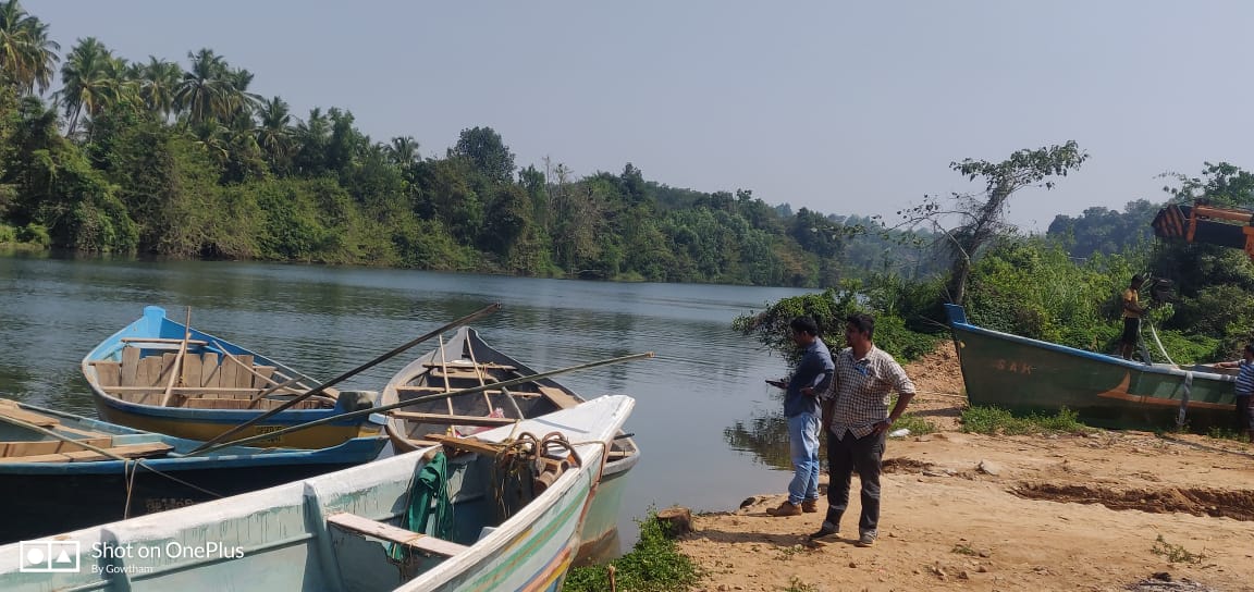 ವಾರಾಹಿ ನದಿಯಲ್ಲಿ ಅಕ್ರಮ ಮರಳುಗಾರಿಕೆ: ನಾಲ್ಕು ದೋಣಿಗಳು ವಶ