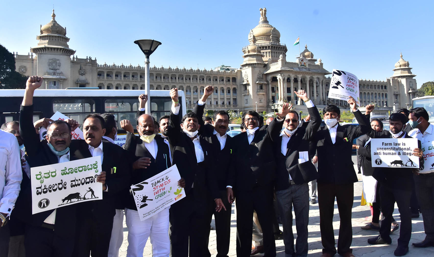 ಕೃಷಿ ಕಾಯ್ದೆ ಖಂಡಿಸಿ ಕೇಂದ್ರ ಸರಕಾರದ ವಿರುದ್ಧ ವಕೀಲರ ಪ್ರತಿಭಟನೆ