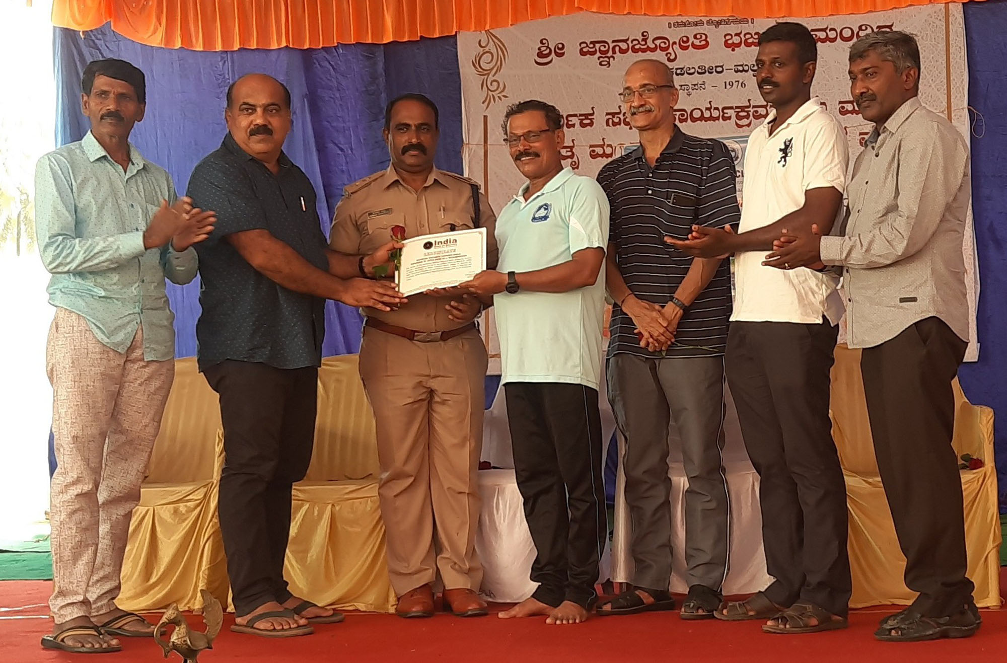 ಜನಜಾಗೃತಿಗಾಗಿ 41 ಮಂದಿಯ ತಂಡದಿಂದ ಮಲ್ಪೆ ಸೈಂಟ್ ಮೇರಿಸ್‌ನಿಂದ ಬೀಚ್‌ವರೆಗೆ ಈಜು