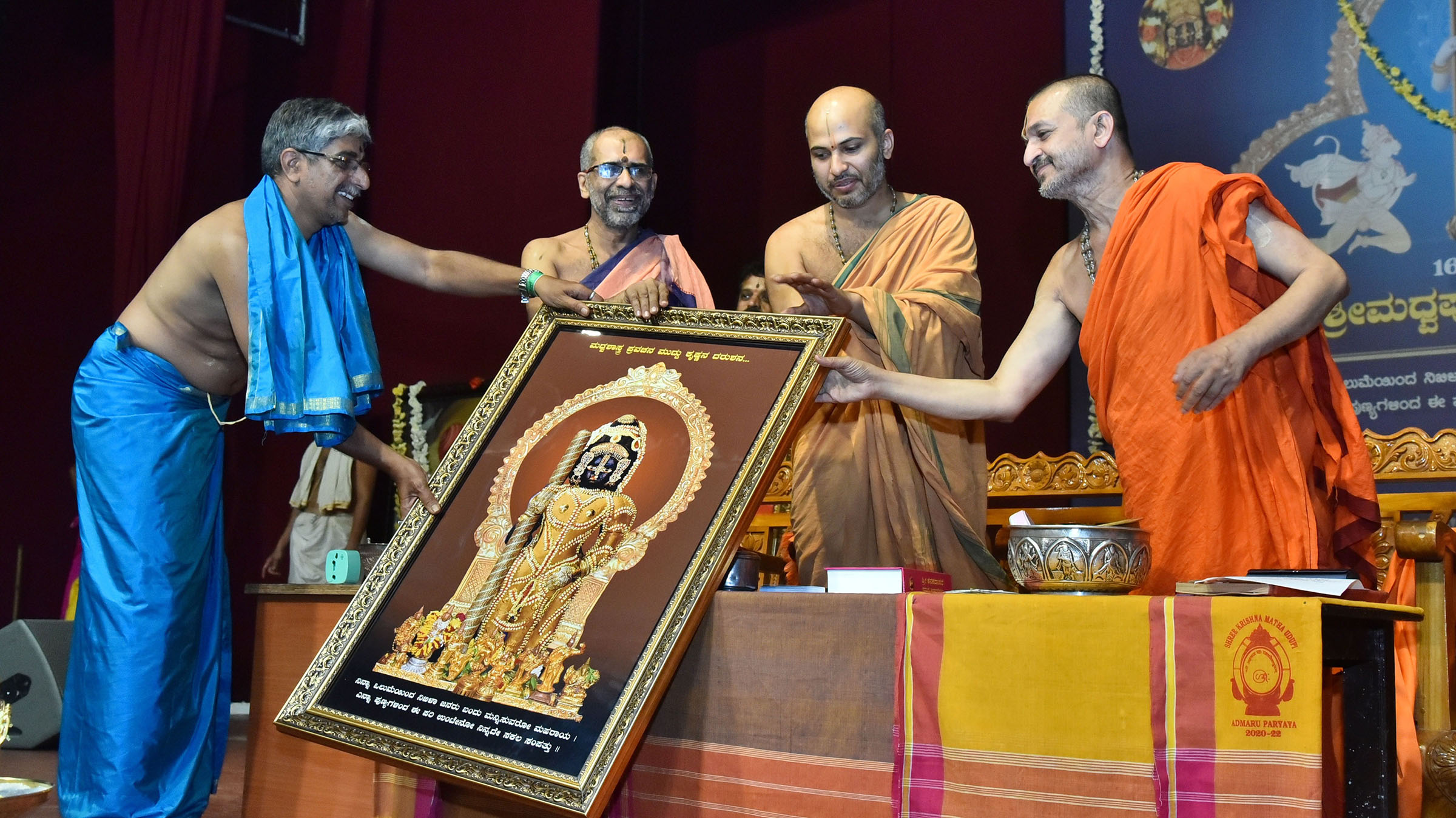 ದಾಸರ ಸಾಹಿತ್ಯದ ಭಾವವನ್ನು ಜೀವನದಲ್ಲಿ ಅಳವಡಿಸಿಕೊಳ್ಳಿ: ಅದಮಾರು ಶ್ರೀ