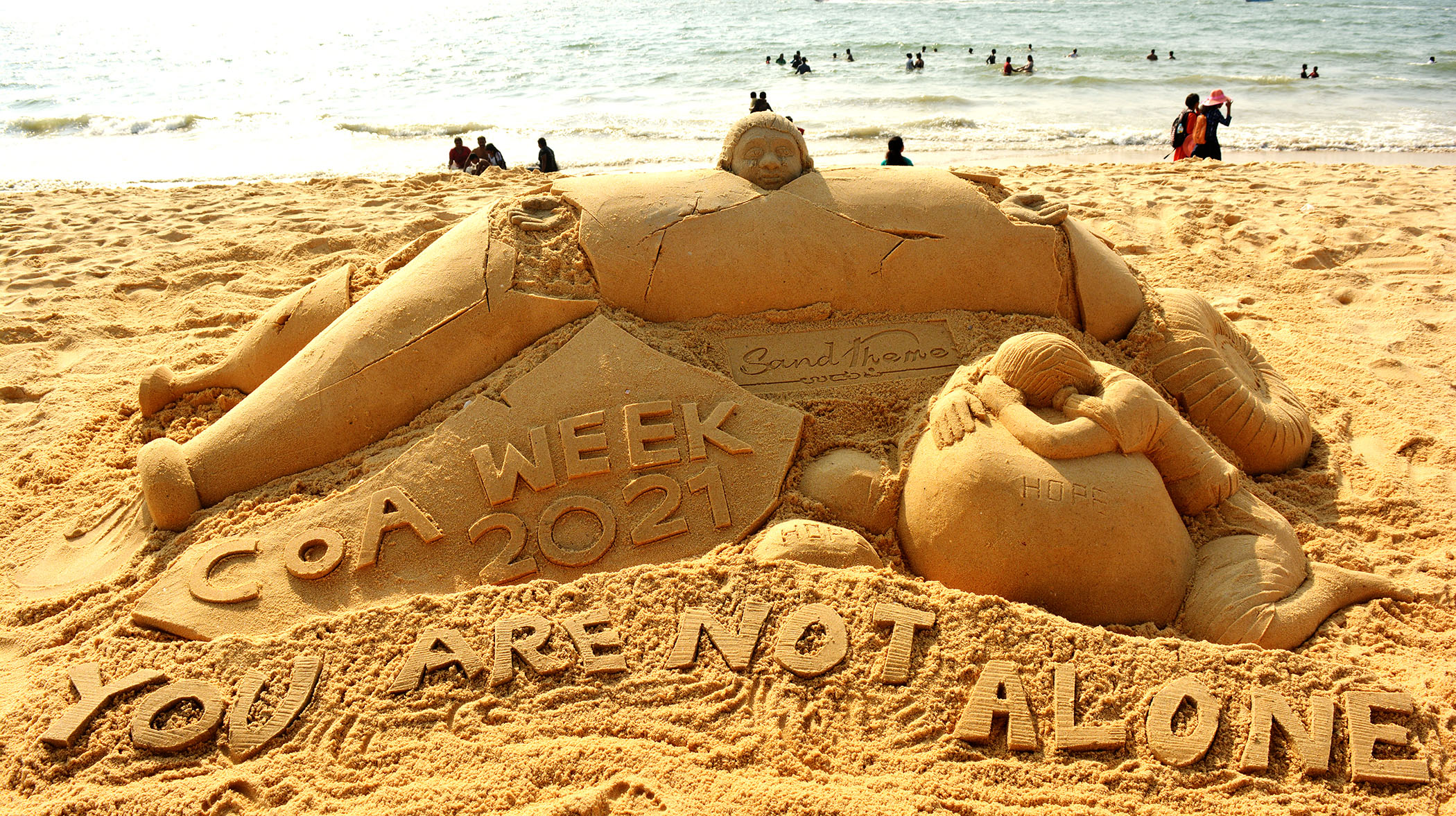 ಮಲ್ಪೆ: ಮರಳು ಶಿಲ್ಪದ ಮೂಲಕ ಮದ್ಯ ವ್ಯಸನಿಗಳ ಮಕ್ಕಳ ಜಾಗೃತಿ