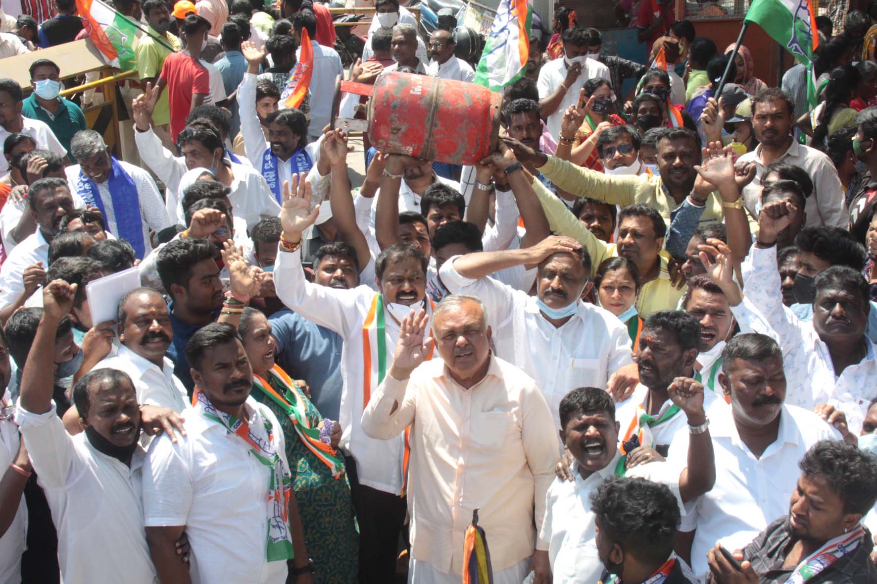 ಚುನಾವಣೆಗಳ ಬಂದಾಗ ಮಾತ್ರ ಪ್ರಧಾನಿ ಮೋದಿ ಹೊರಬರುತ್ತಾರೆ: ರಾಮಲಿಂಗಾರೆಡ್ಡಿ ಆಕ್ರೋಶ