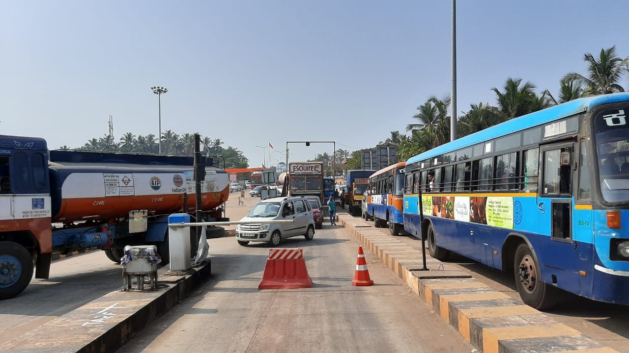 ಇಂದು ಮಧ್ಯರಾತ್ರಿಯಿಂದಲೇ ‘ಫಾಸ್ಟ್ಯಾಗ್’ ಜಾರಿ: ಮಂಗಳೂರಿನಲ್ಲಿ ಟೋಲ್‌ಗೇಟ್‌ಗೆ ಹೆಚ್ಚುವರಿ ಪೊಲೀಸ್ ಭದ್ರತೆ