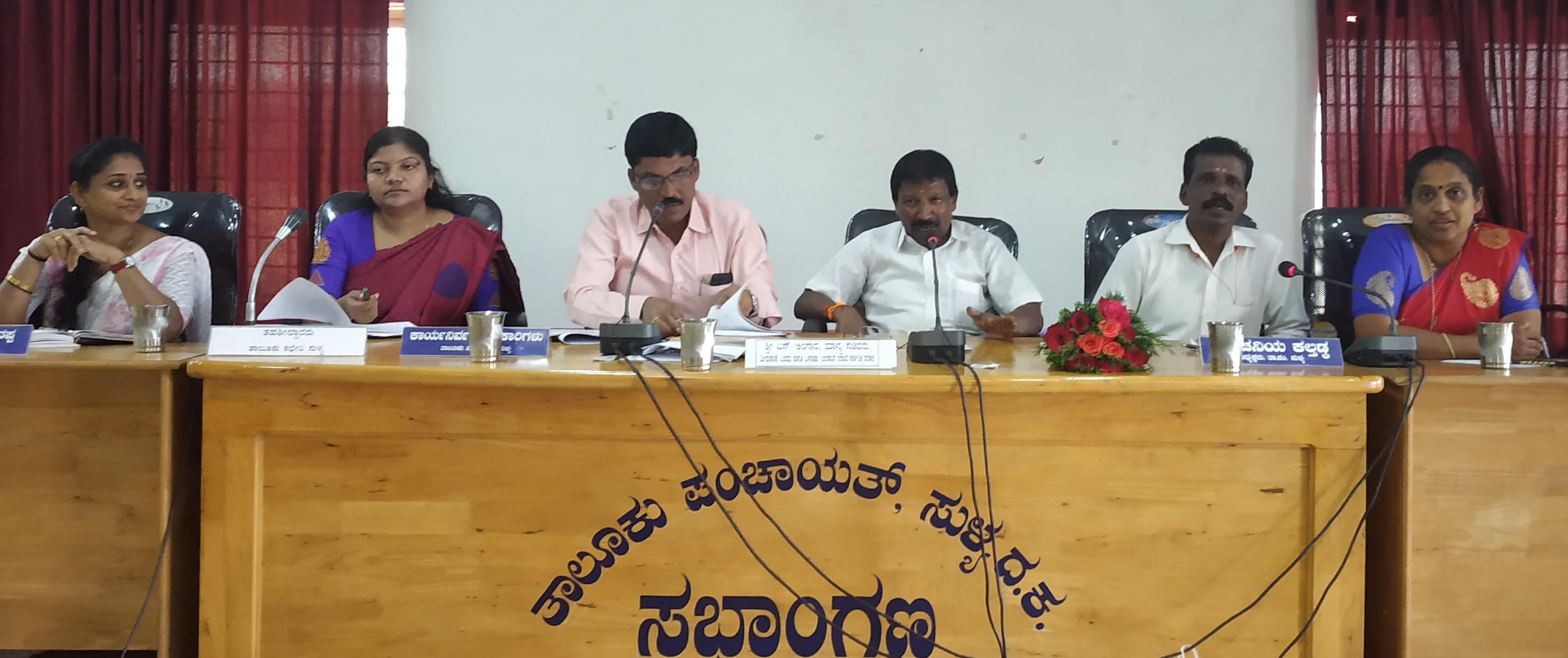 ಇಲಾಖೆಗಳಲ್ಲಿ ಸಾರ್ವಜನಿಕರಿಗೆ ತೊಂದರೆಯಾದರೆ ಸಹಿಸಲು ಸಾಧ್ಯವಿಲ್ಲ: ಅಧಿಕಾರಿಗಳಿಗೆ ಸಚಿವ ಎಸ್.ಅಂಗಾರ ಸೂಚನೆ