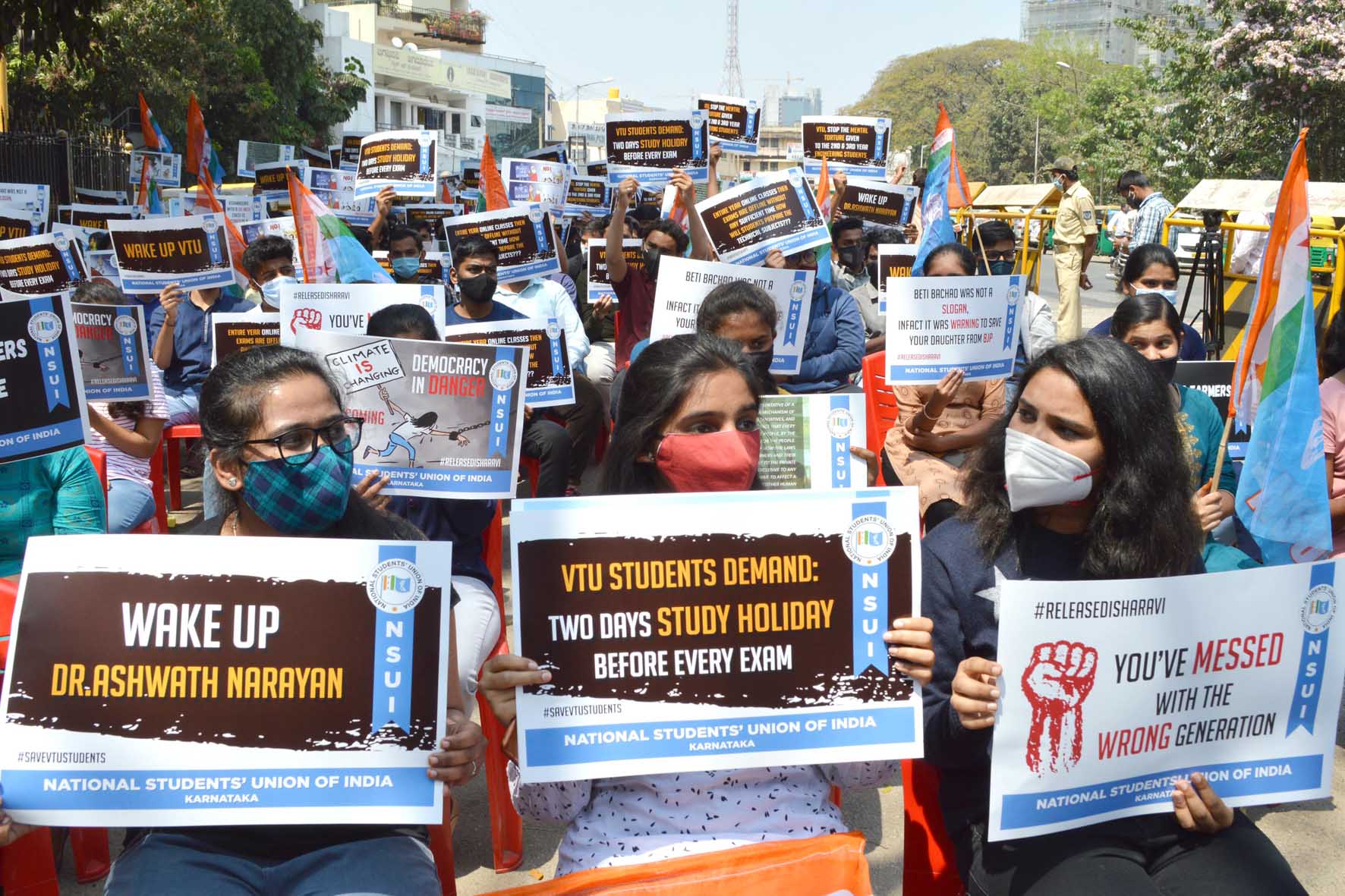 ಟೂಲ್ ಕಿಟ್ ಪ್ರಕರಣ: ದಿಶಾ ರವಿ ಬಿಡುಗಡೆಗೆ ಆಗ್ರಹಿಸಿ ವಿದ್ಯಾರ್ಥಿಗಳ ಧರಣಿ