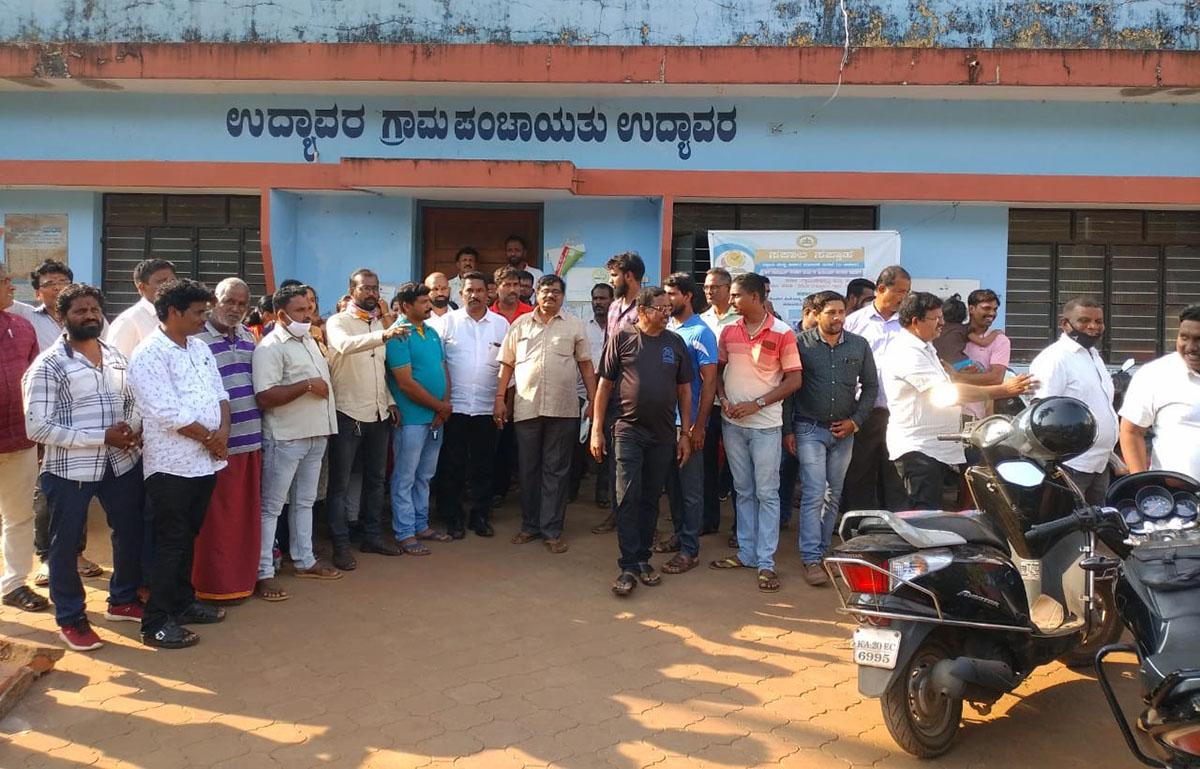 ಉದ್ಯಾವರ ಗ್ರಾಪಂ ಕಚೇರಿಗೆ ಬೀಗ ಜಡಿದು ಗ್ರಾಮಸ್ಥರ ಪ್ರತಿಭಟನೆ