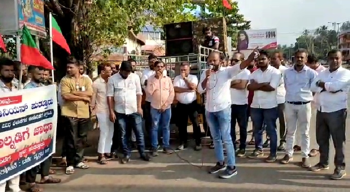 ಪುತ್ತೂರು : ಎಸ್‌ಡಿಟಿಯು ಅಟೋ ಚಾಲಕರ ಯೂನಿಯನ್ ವತಿಯಿಂದ ಪ್ರತಿಭಟನೆ